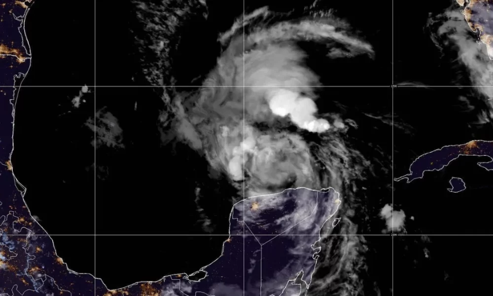 Furacão Beryl chega ao Texas, nos Estados Unidos NOAA via CNN Newsource