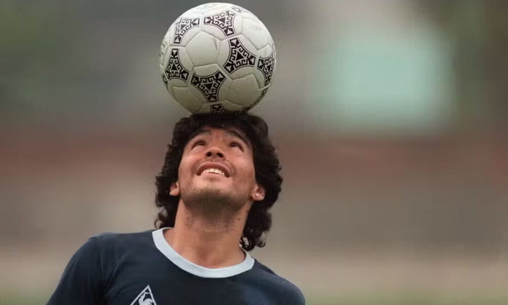 Versões conflitantes sobre cuidados domiciliares no julgamento da morte de Maradona