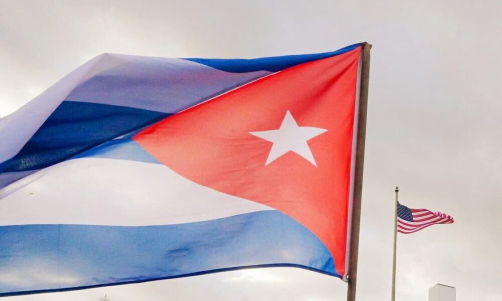Chefe da diplomacia europeia pede fim do controle e isolamento de Cuba