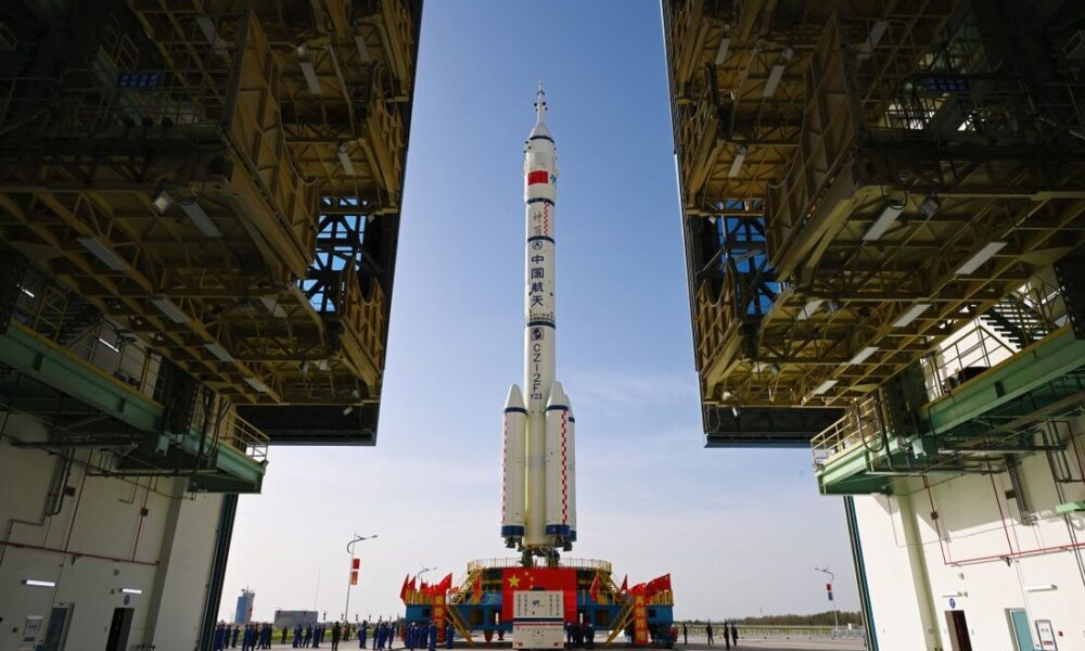 Foguete chinês Shenzhou-23 é lançado com sucesso