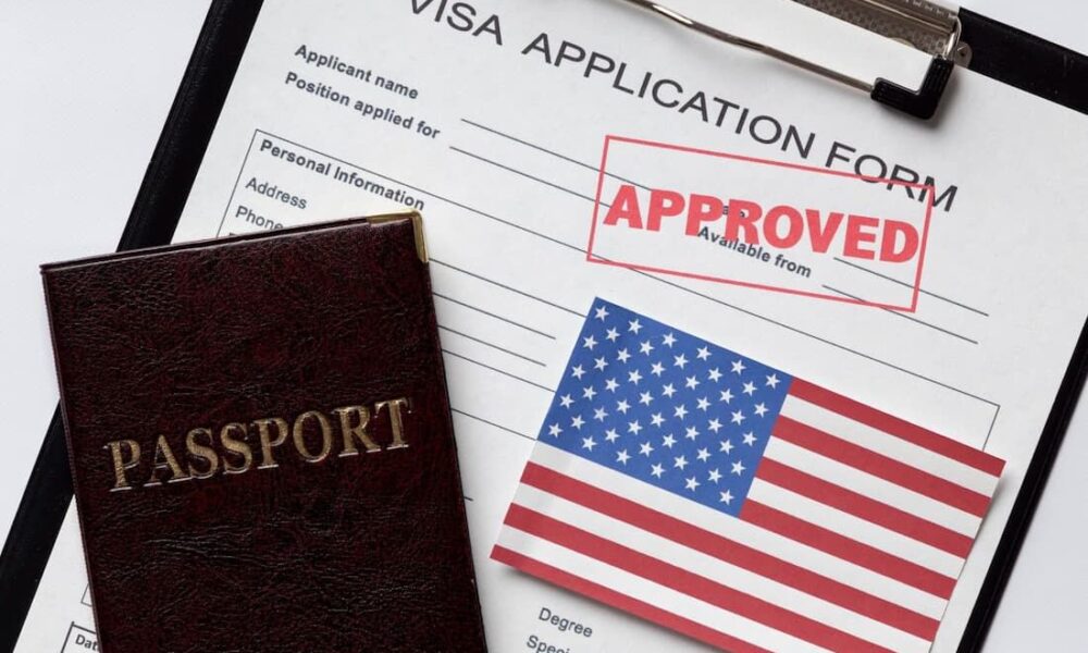Estrangeiros deverão retornar ao país de origem para pedir green card nos EUA