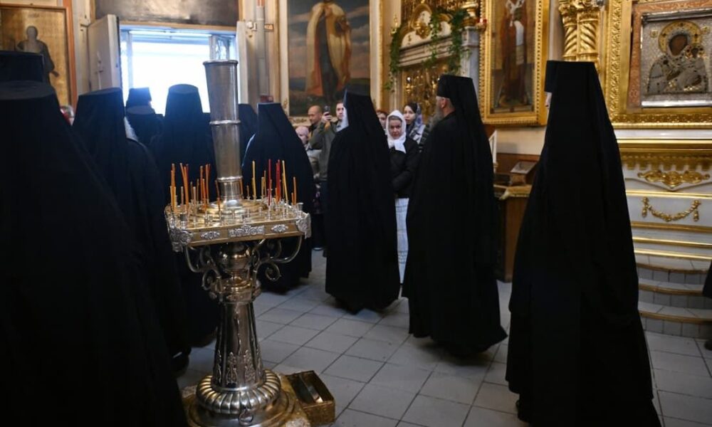 Igreja de Moscou ora por vitória; fiéis pedem paz na guerra