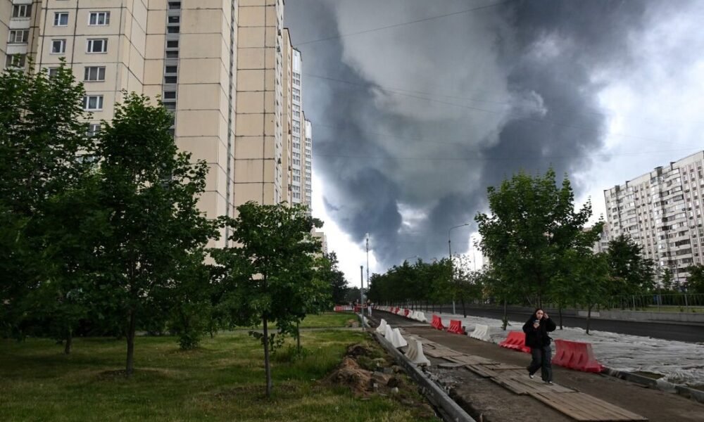 Ucrânia ataca maior refinaria em Moscou em dois anos