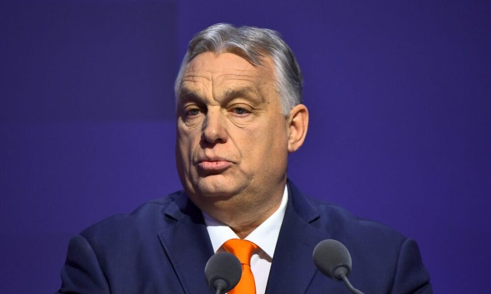 Investigação de corrupção atinge servidores do partido de Orbán na Hungria