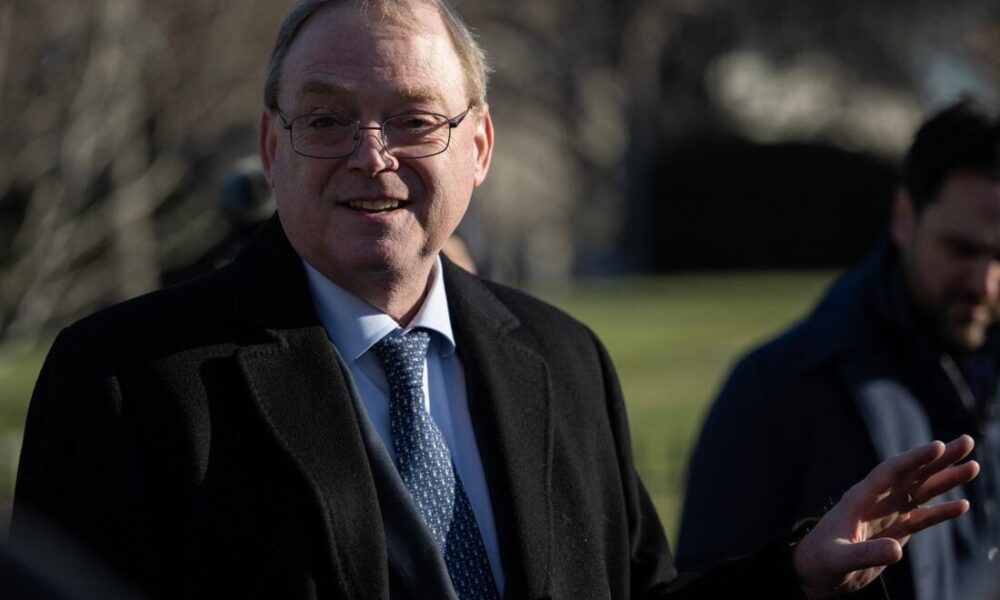 Mercado de trabalho nos EUA continua crescendo, diz Hassett