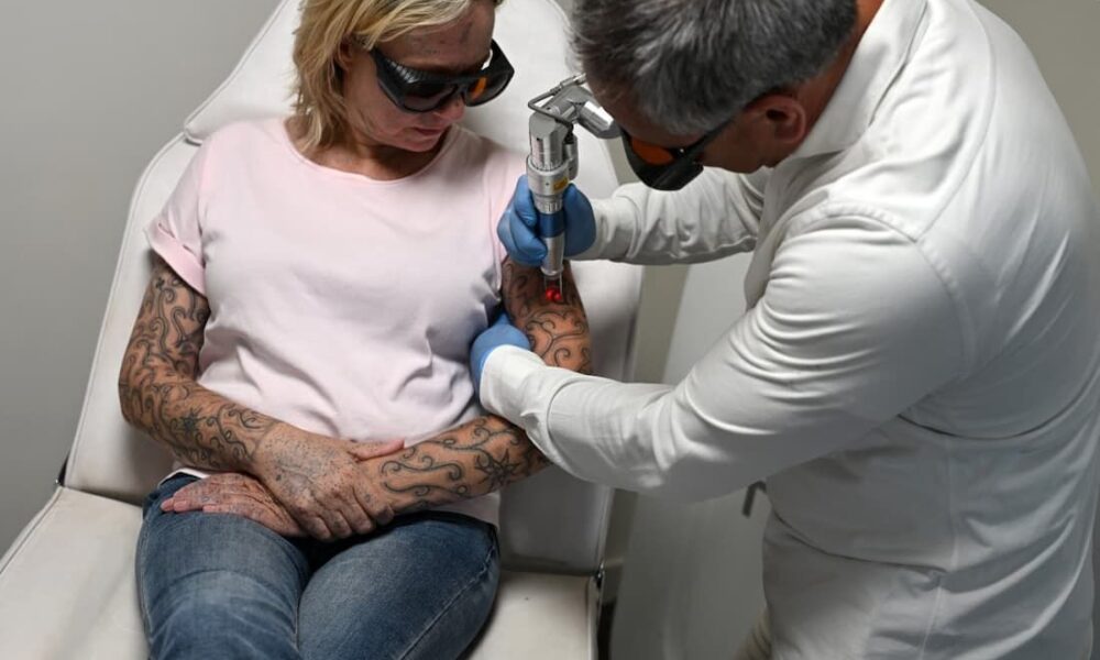 Transformação das mulheres com tatuagens forçadas na Holanda