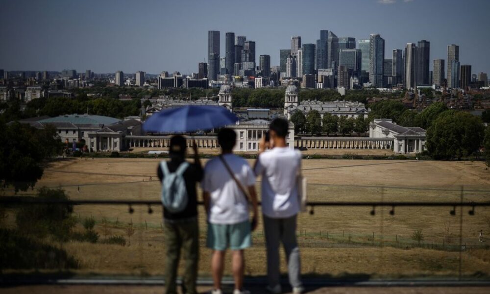 Quase 3.000 mortes na Inglaterra por onda de calor em maio e junho