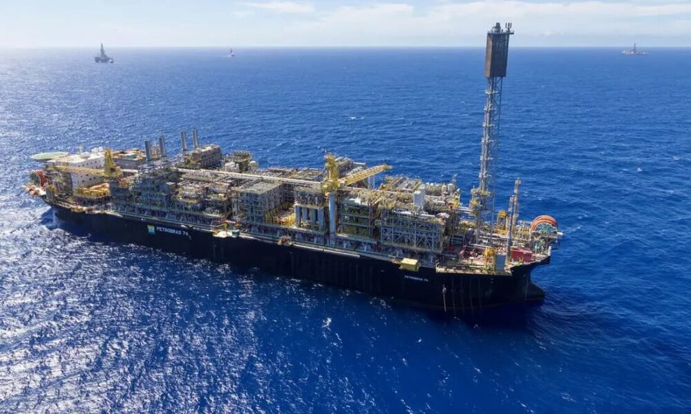 Petróleo sobe devido a tensões no Oriente Médio e conflito Rússia-Ucrânia - QTU Questões do Universo