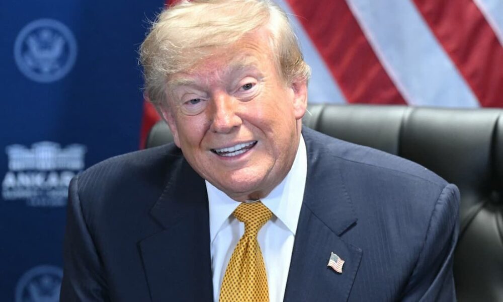 Trump aplica tarifa de 15 sobre indstria de polissilcio | Mundo | QTU - Notícias