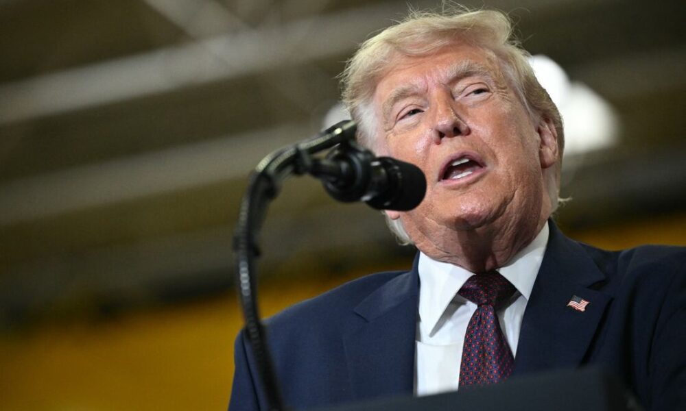 Trump quer acabar com isenção fiscal para escolas que usam critérios raciais - QTU Questões do Universo