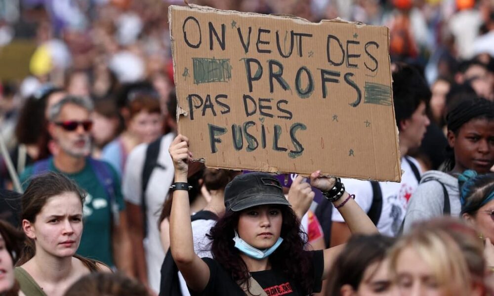 Protestos estudantis na França aumentam tensão entre Lecornu e Mélenchon antes da eleição