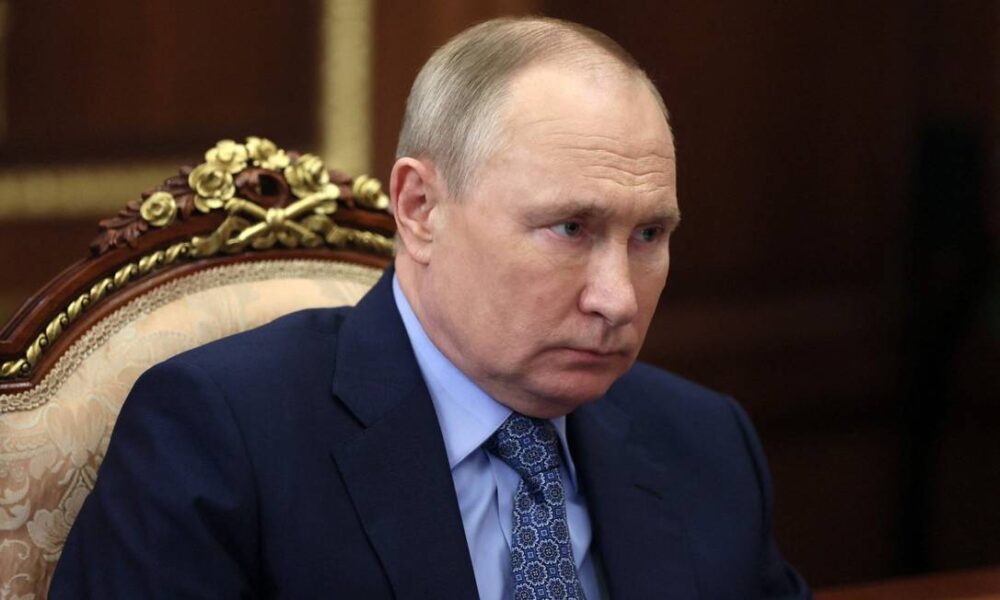 Putin acha que não pode ceder, diz jornalista russo exilado