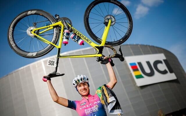 Ciclista afegã disfarçada de homem ganha prata nos Jogos Asiáticos
