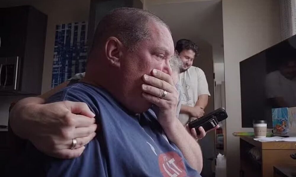 Homem com ELA recupera fala com chip que transforma pensamentos em voz nos EUA