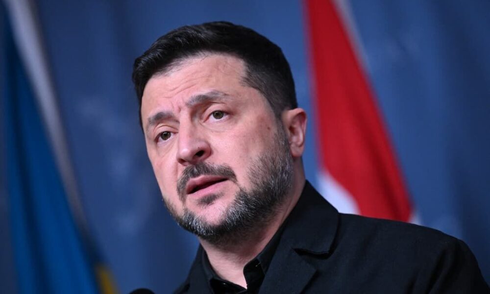 Conflito na Ucrânia: Zelensky condena ações da Rússia
