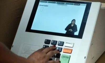 A votação ocorre das 8h às 17h - (crédito: Ed Alves/CB/D.A Press)