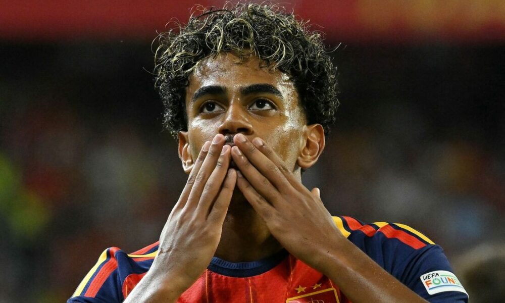 Jovem atacante do Barcelona é peça-chave para a Espanha, afirma técnico