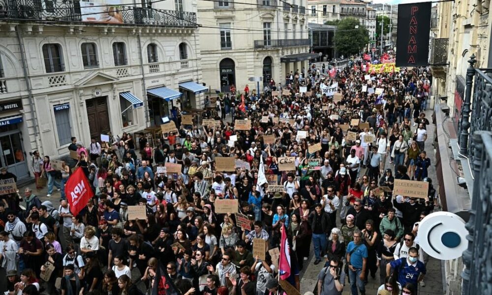 Governo da França vai ouvir estudantes em novo protesto