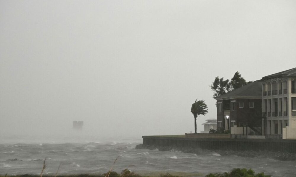 Isaías vira ciclone pós-tropical após atingir os EUA