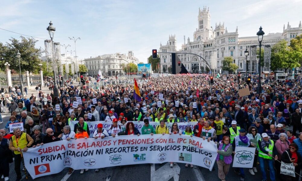 Multidão protesta em Madri contra mudanças nas aposentadorias - Foto