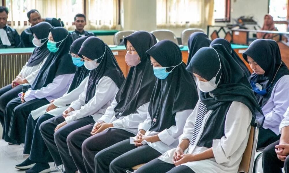 11 cuidadoras condenadas por maltrato infantil na Indonésia
