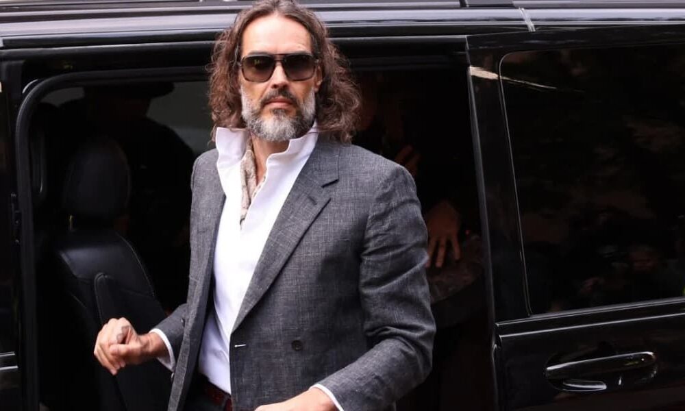 Russell Brand acusado de abuso sexual em julgamento