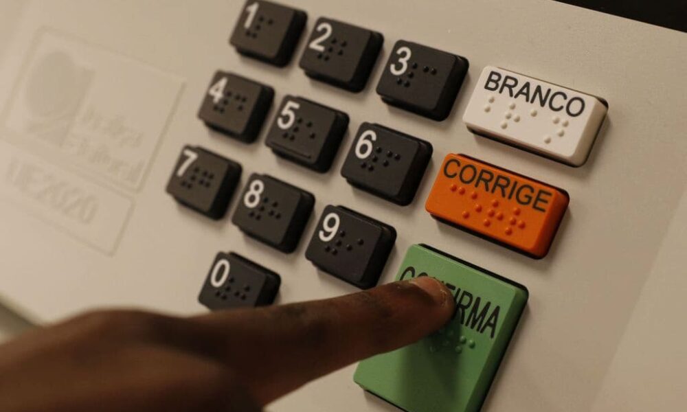 Brasileiros no exterior: quase 1 milhão aptos a votar em 2026, maioria está nos EUA