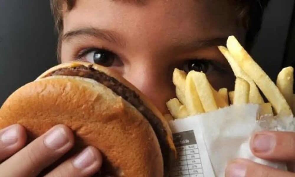 OMS divulga orientações para combater obesidade infantil